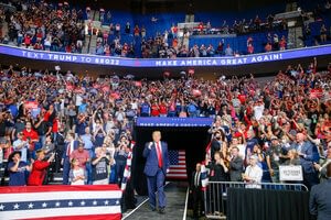 This is a thumbnail for the post With nation in turmoil, Trump stages first campaign rally in months